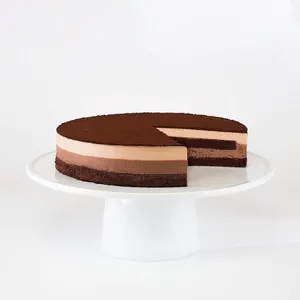 Lady M's Chocolate Arc-en-Ciel: dark chocolate sponge, milk chocolate cream, dark chocolate cream, cocoa powder.