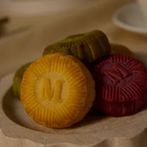 Close-Up Mooncake Trio